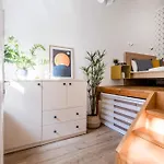 Artistic In Centre Apartment *